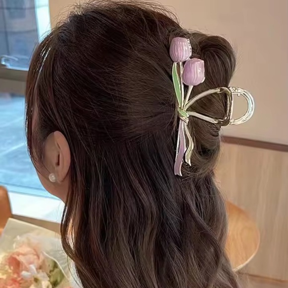 Anthropologie Accessories - Lilac Tulip Gold Hair Claw